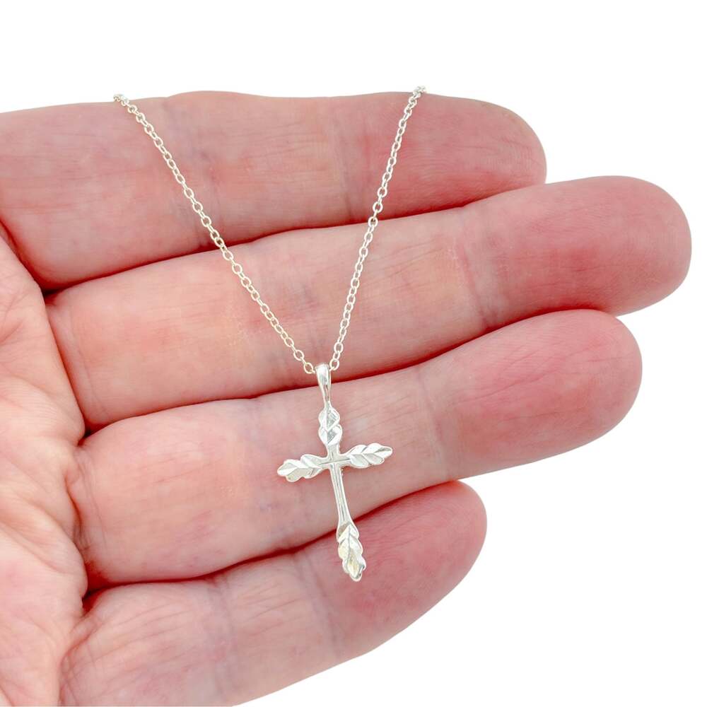 Vintage Sterling Silver 925 Faceted Leaf Detail Cross Necklace 18 Inches